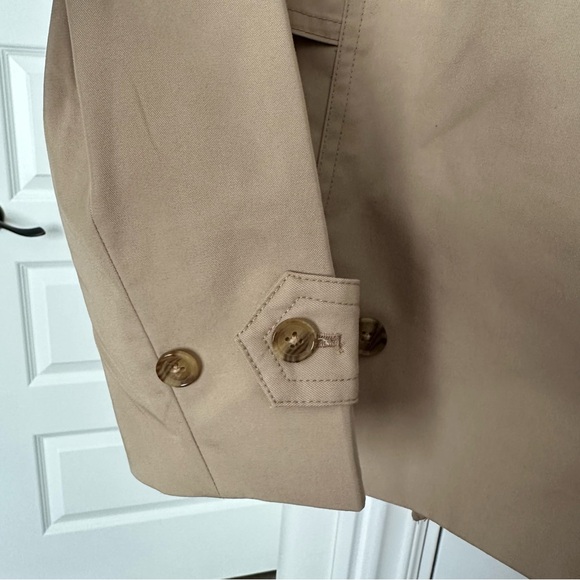 Banana Republic Classic Beige Trench Coat - Picture 5 of 12
